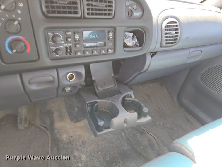 image for item EN8725 2001 Dodge Ram 1500 Club Cab pickup truck