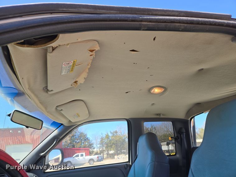 image for item EN8725 2001 Dodge Ram 1500 Club Cab pickup truck