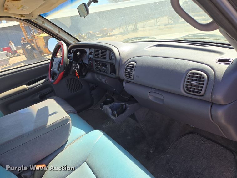 image for item EN8725 2001 Dodge Ram 1500 Club Cab pickup truck