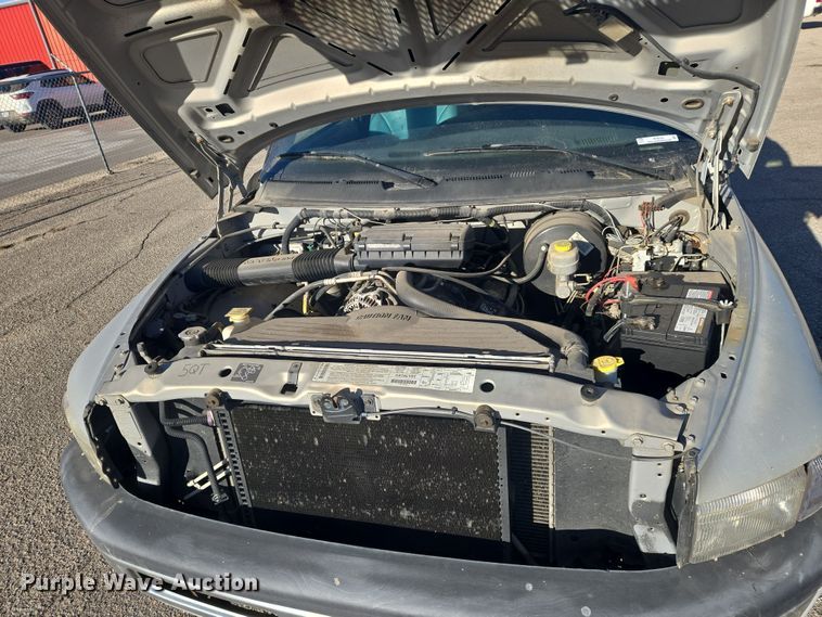 image for item EN8725 2001 Dodge Ram 1500 Club Cab pickup truck