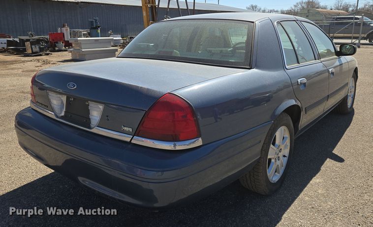 image for item EN8726 2009 Ford Crown Victoria  