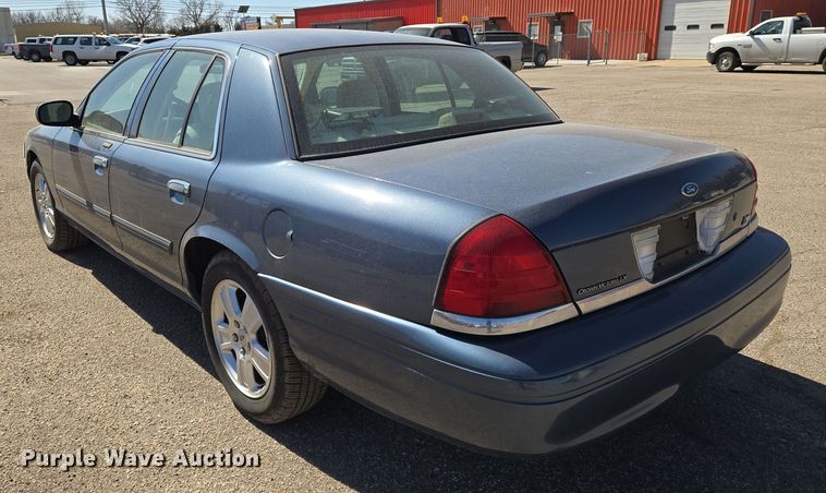 image for item EN8726 2009 Ford Crown Victoria  