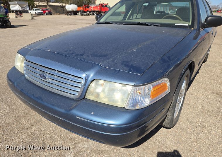 image for item EN8726 2009 Ford Crown Victoria  