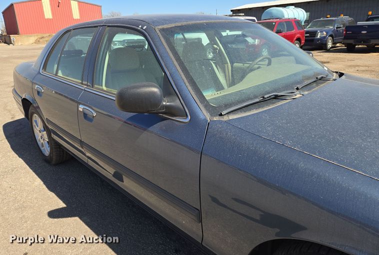 image for item EN8726 2009 Ford Crown Victoria  