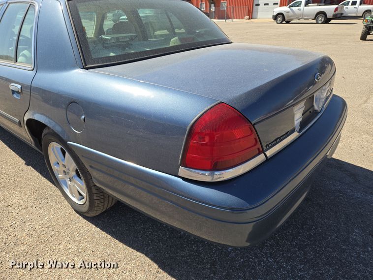 image for item EN8726 2009 Ford Crown Victoria  