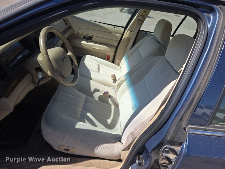 image for item EN8726 2009 Ford Crown Victoria  