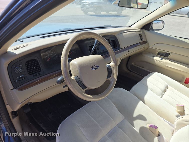 image for item EN8726 2009 Ford Crown Victoria  