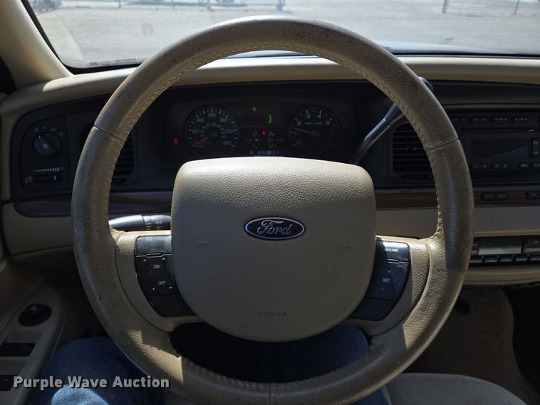 image for item EN8726 2009 Ford Crown Victoria  