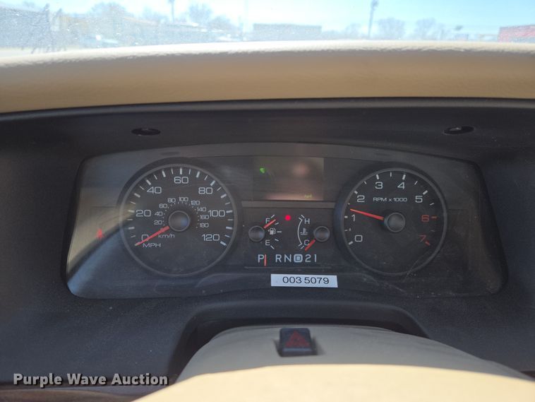 image for item EN8726 2009 Ford Crown Victoria  