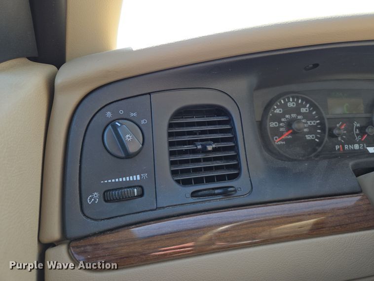 image for item EN8726 2009 Ford Crown Victoria  