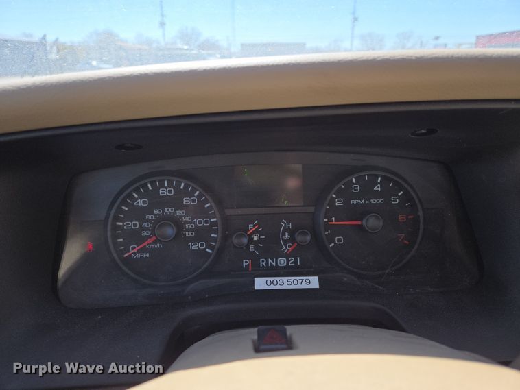 image for item EN8726 2009 Ford Crown Victoria  