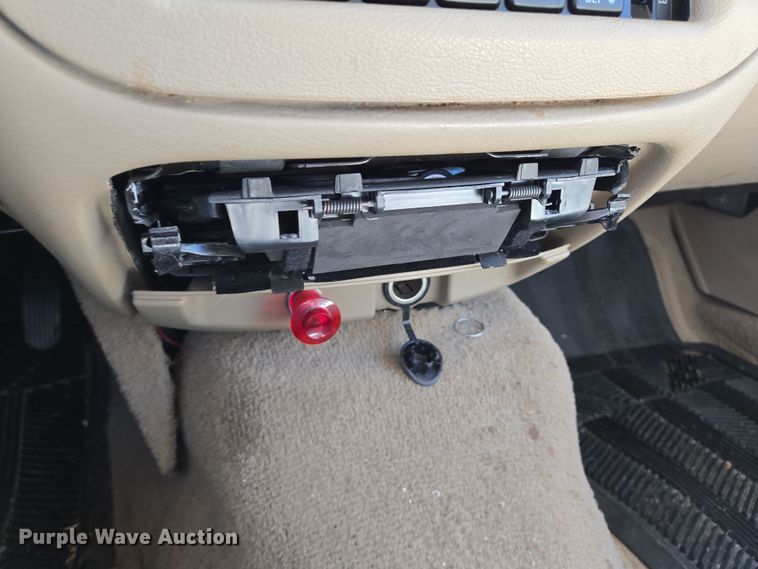 image for item EN8726 2009 Ford Crown Victoria  