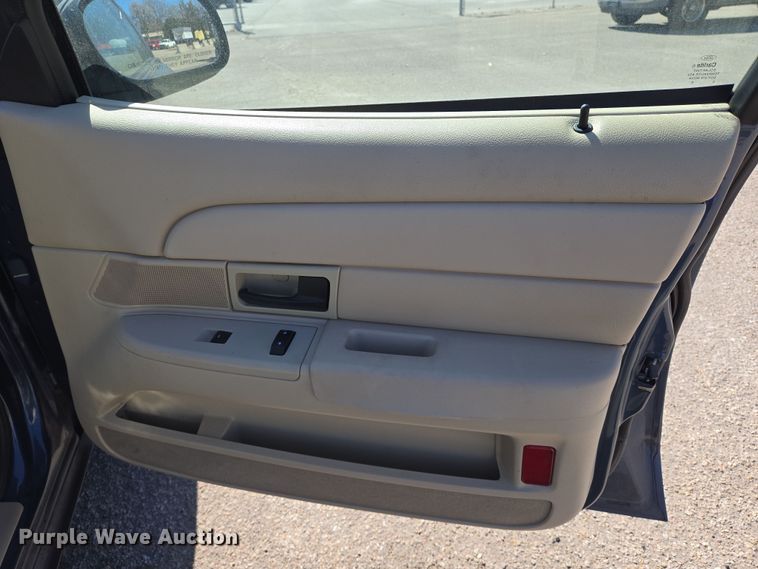 image for item EN8726 2009 Ford Crown Victoria  