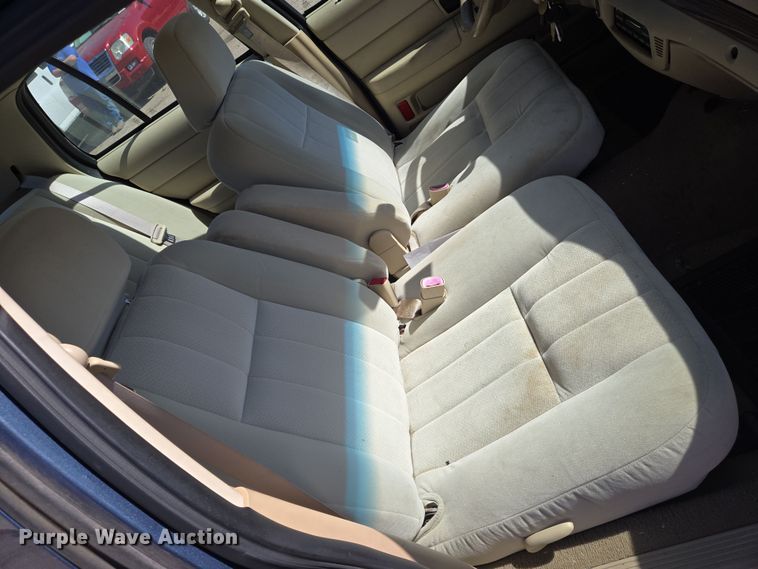 image for item EN8726 2009 Ford Crown Victoria  