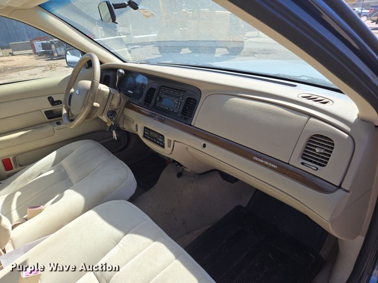 image for item EN8726 2009 Ford Crown Victoria  