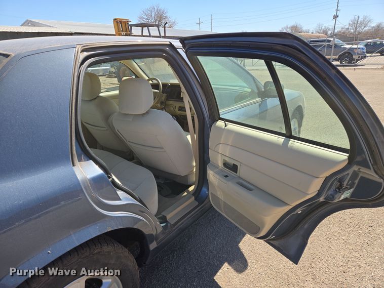 image for item EN8726 2009 Ford Crown Victoria  