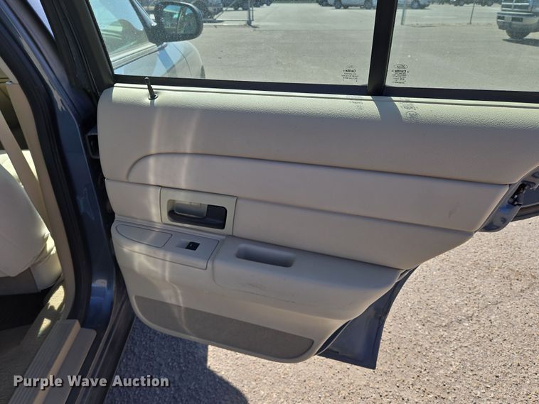 image for item EN8726 2009 Ford Crown Victoria  