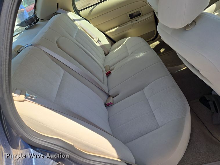 image for item EN8726 2009 Ford Crown Victoria  