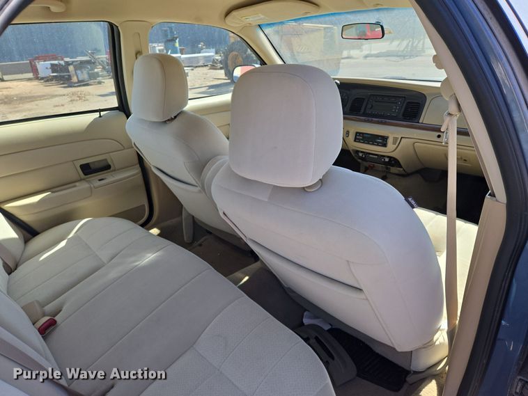 image for item EN8726 2009 Ford Crown Victoria  