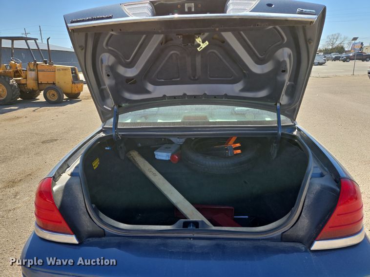 image for item EN8726 2009 Ford Crown Victoria  