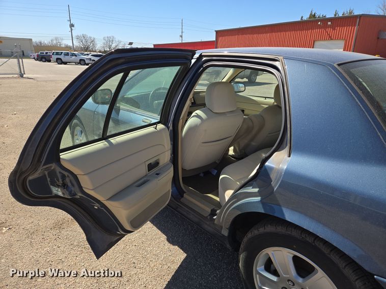 image for item EN8726 2009 Ford Crown Victoria  