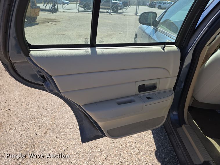 image for item EN8726 2009 Ford Crown Victoria  