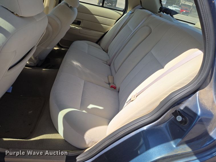 image for item EN8726 2009 Ford Crown Victoria  