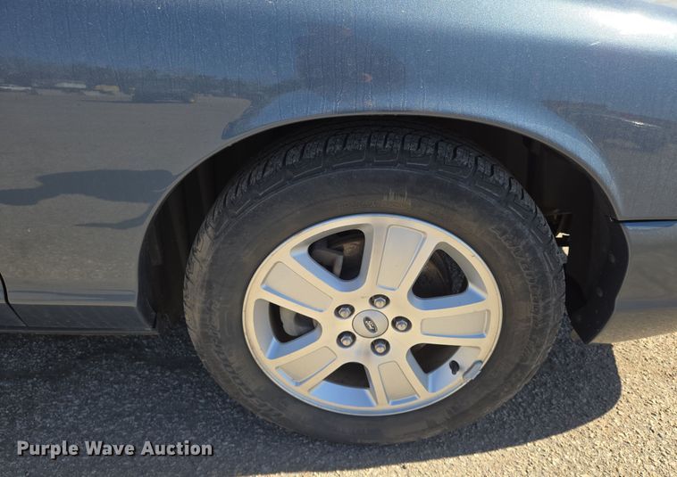 image for item EN8726 2009 Ford Crown Victoria  