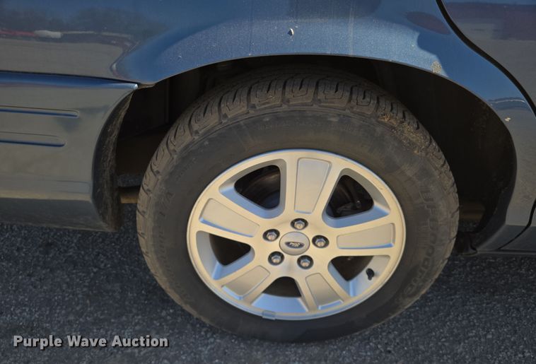 image for item EN8726 2009 Ford Crown Victoria  