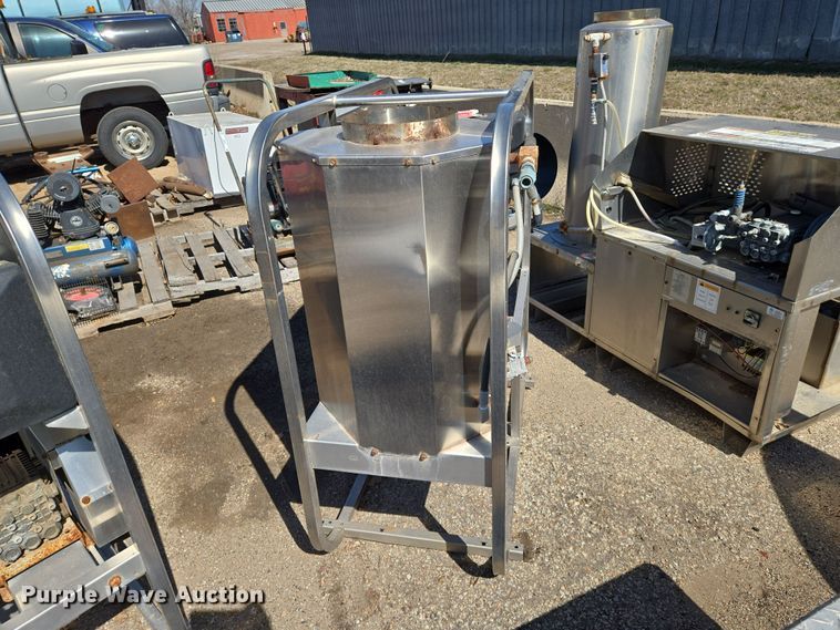 image for item EN8742 2015 Hydrotek hot pressure washer