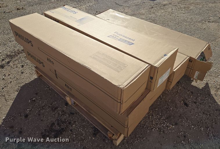 image for item EN8766 Approximately 150 Phillips Alto T12 light bulbs