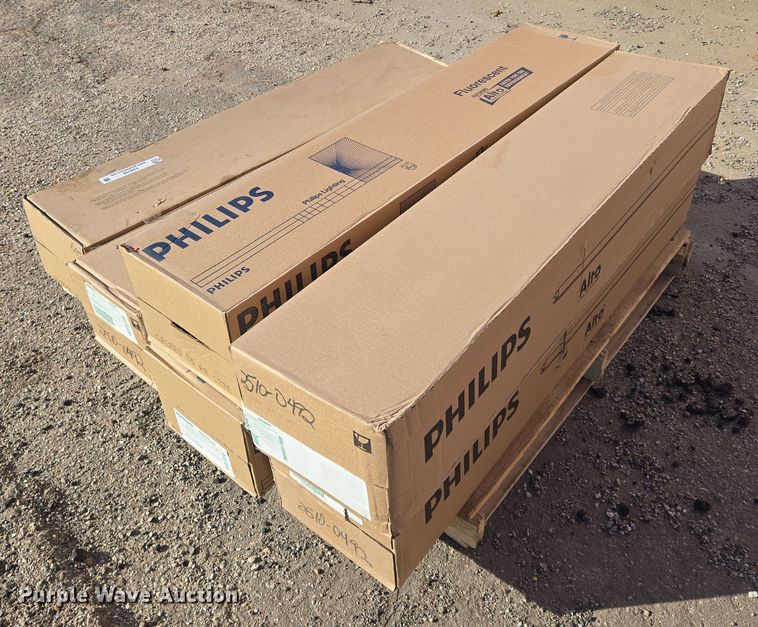 image for item EN8766 Approximately 150 Phillips Alto T12 light bulbs