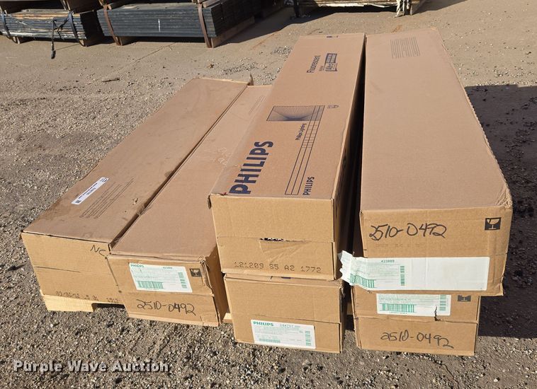 image for item EN8766 Approximately 150 Phillips Alto T12 light bulbs