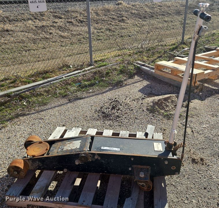 image for item EN8768 Omego floor jack