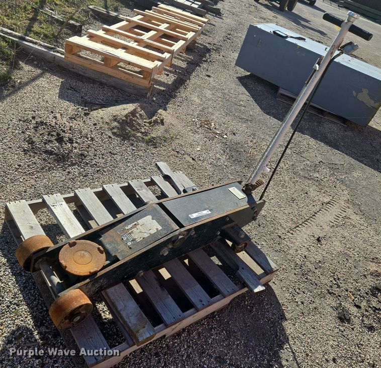 image for item EN8768 Omego floor jack