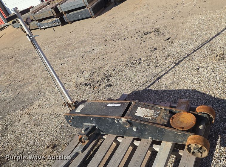 image for item EN8768 Omego floor jack