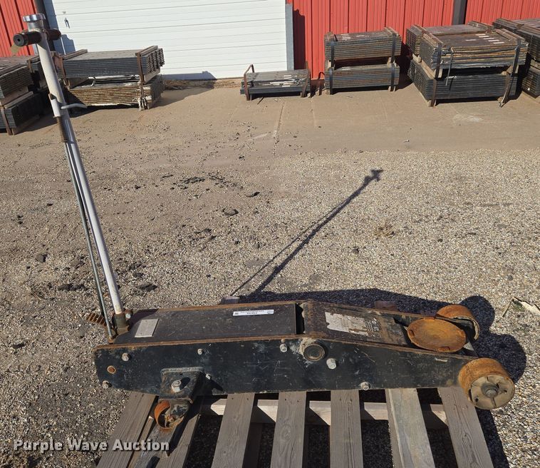 image for item EN8768 Omego floor jack