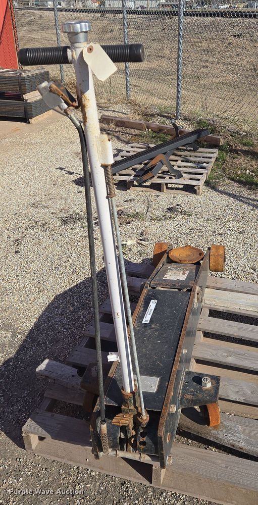 image for item EN8768 Omego floor jack