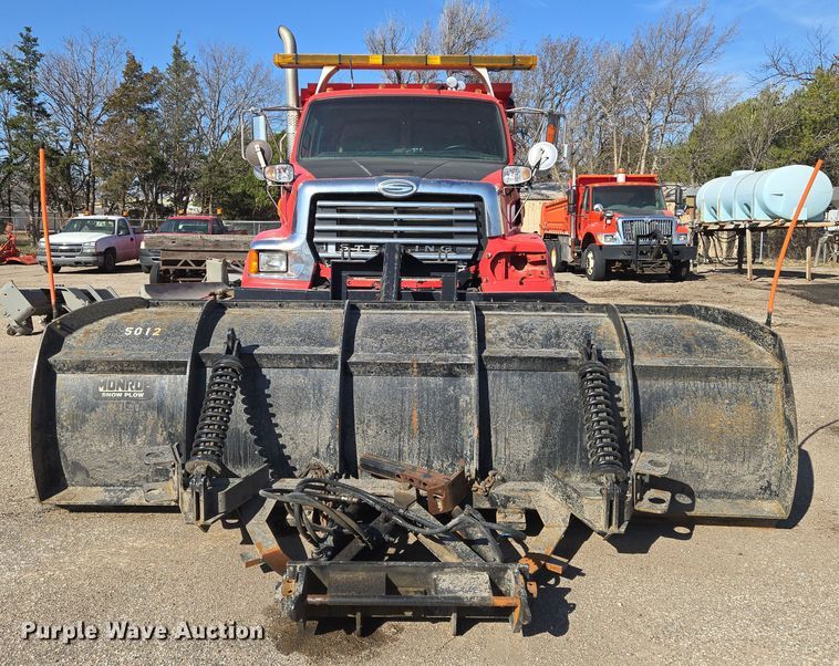 image for item EN8771 2009 Sterling  L-Line dump truck