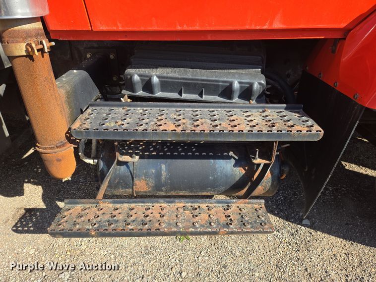 image for item EN8772 2007 International  7400 dump truck