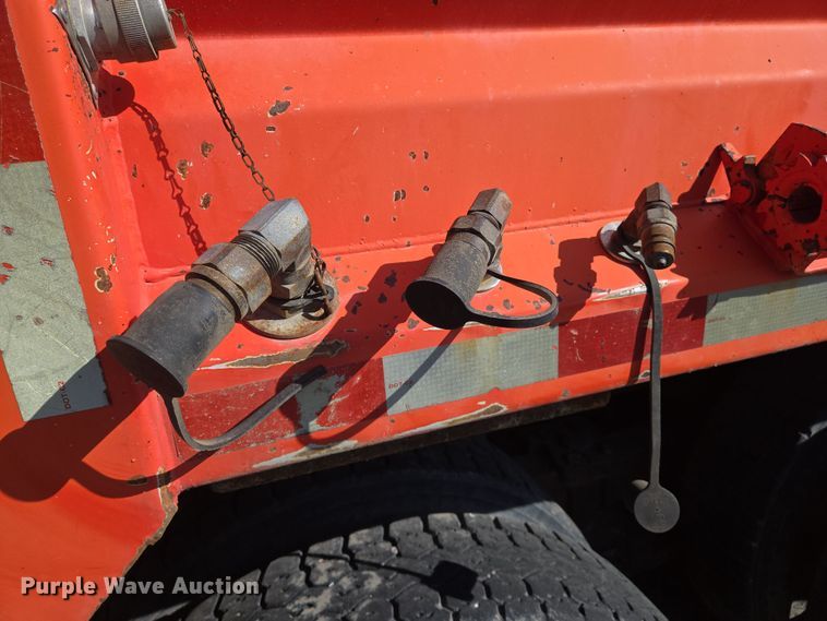 image for item EN8772 2007 International  7400 dump truck