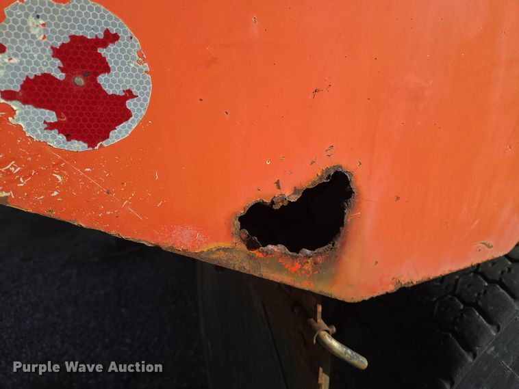 image for item EN8772 2007 International  7400 dump truck