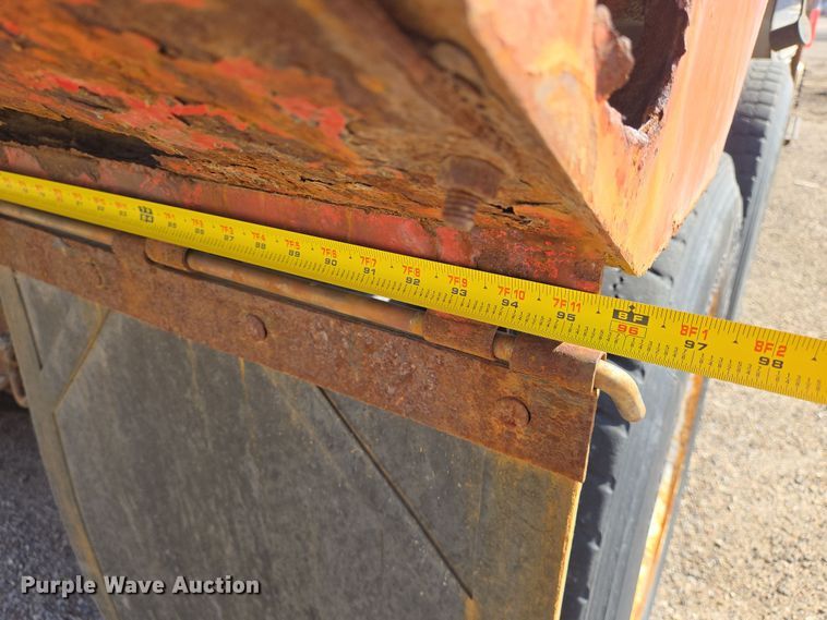 image for item EN8772 2007 International  7400 dump truck