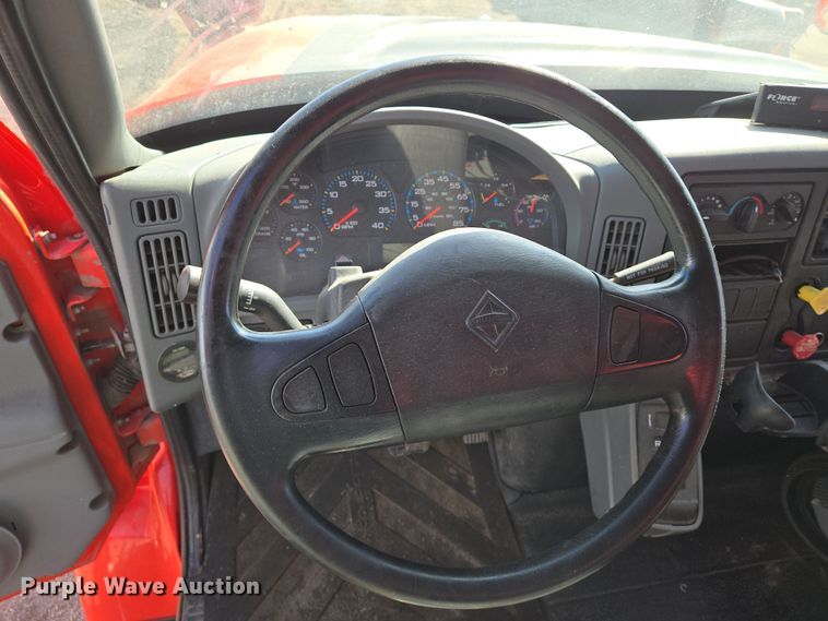 image for item EN8772 2007 International  7400 dump truck