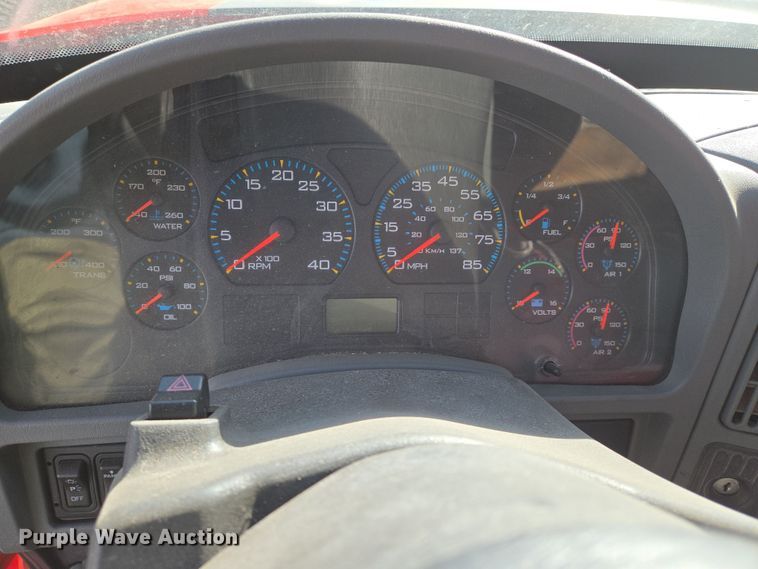 image for item EN8772 2007 International  7400 dump truck