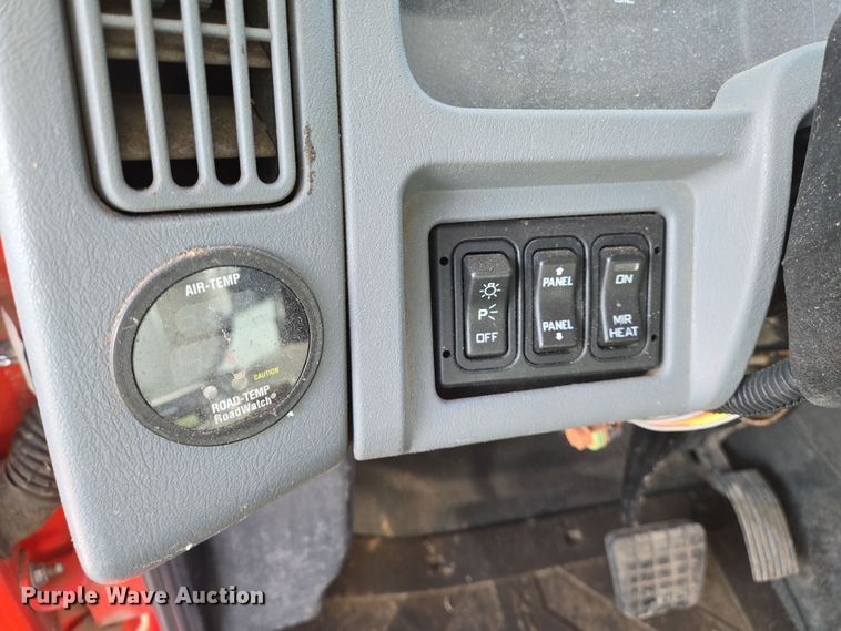 image for item EN8772 2007 International  7400 dump truck