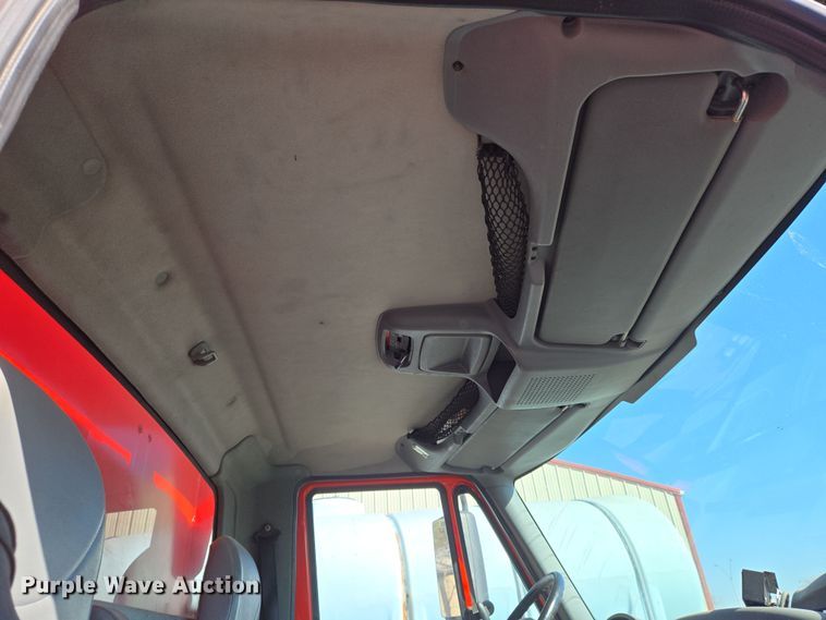 image for item EN8772 2007 International  7400 dump truck