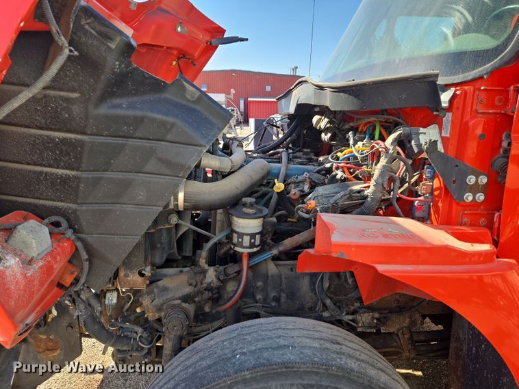 image for item EN8772 2007 International  7400 dump truck