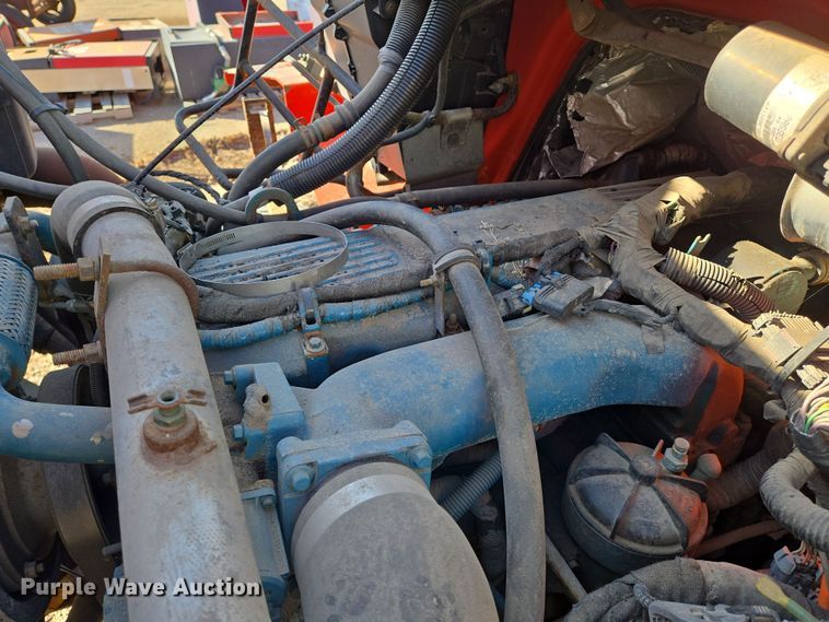 image for item EN8772 2007 International  7400 dump truck