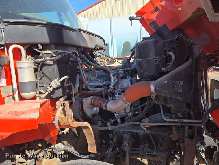 image for item EN8772 2007 International  7400 dump truck